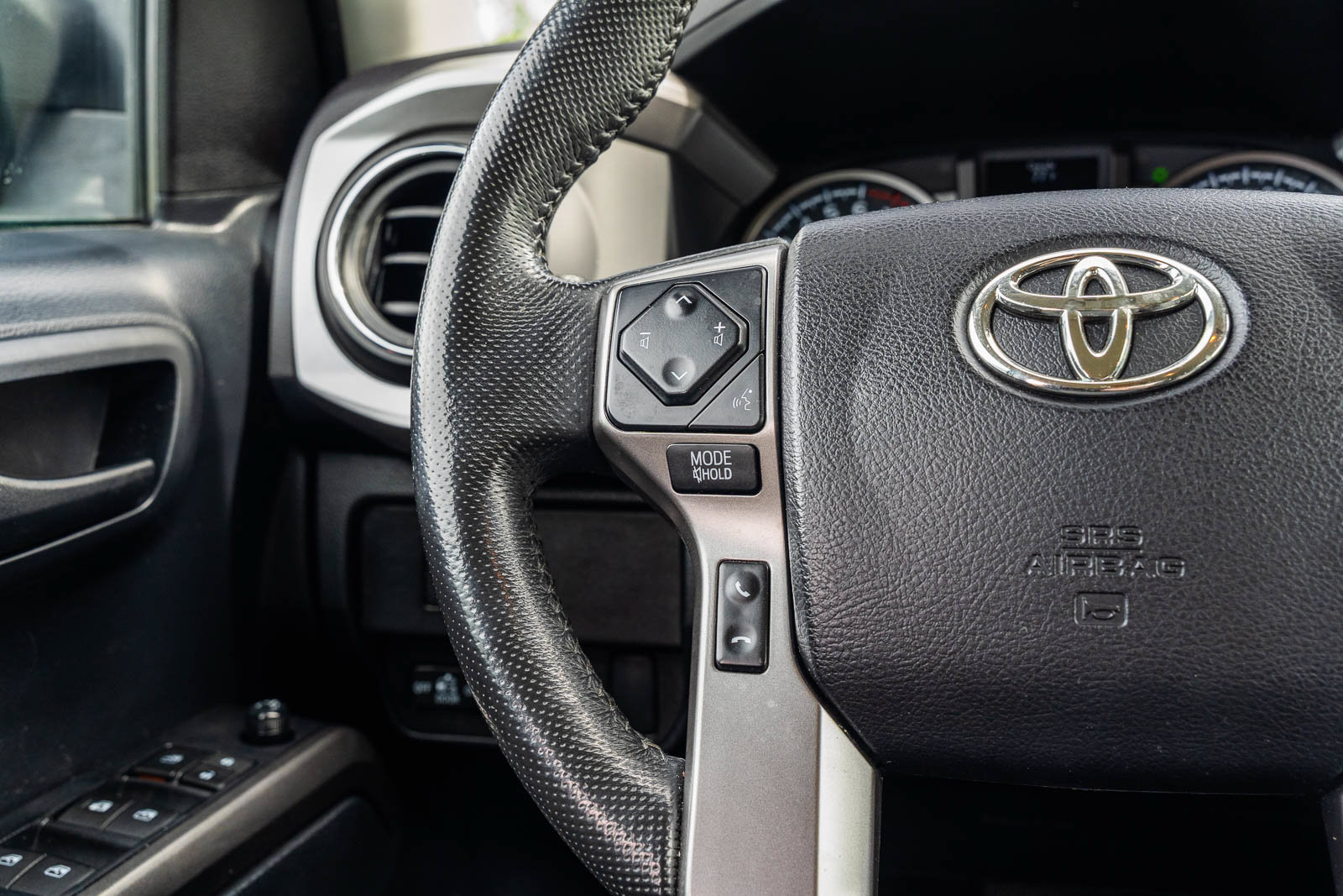 Used 2021 Toyota Tacoma SR5 RWD image 25