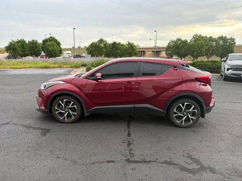 Used 2018 Toyota C-HR XLE FWD image 2