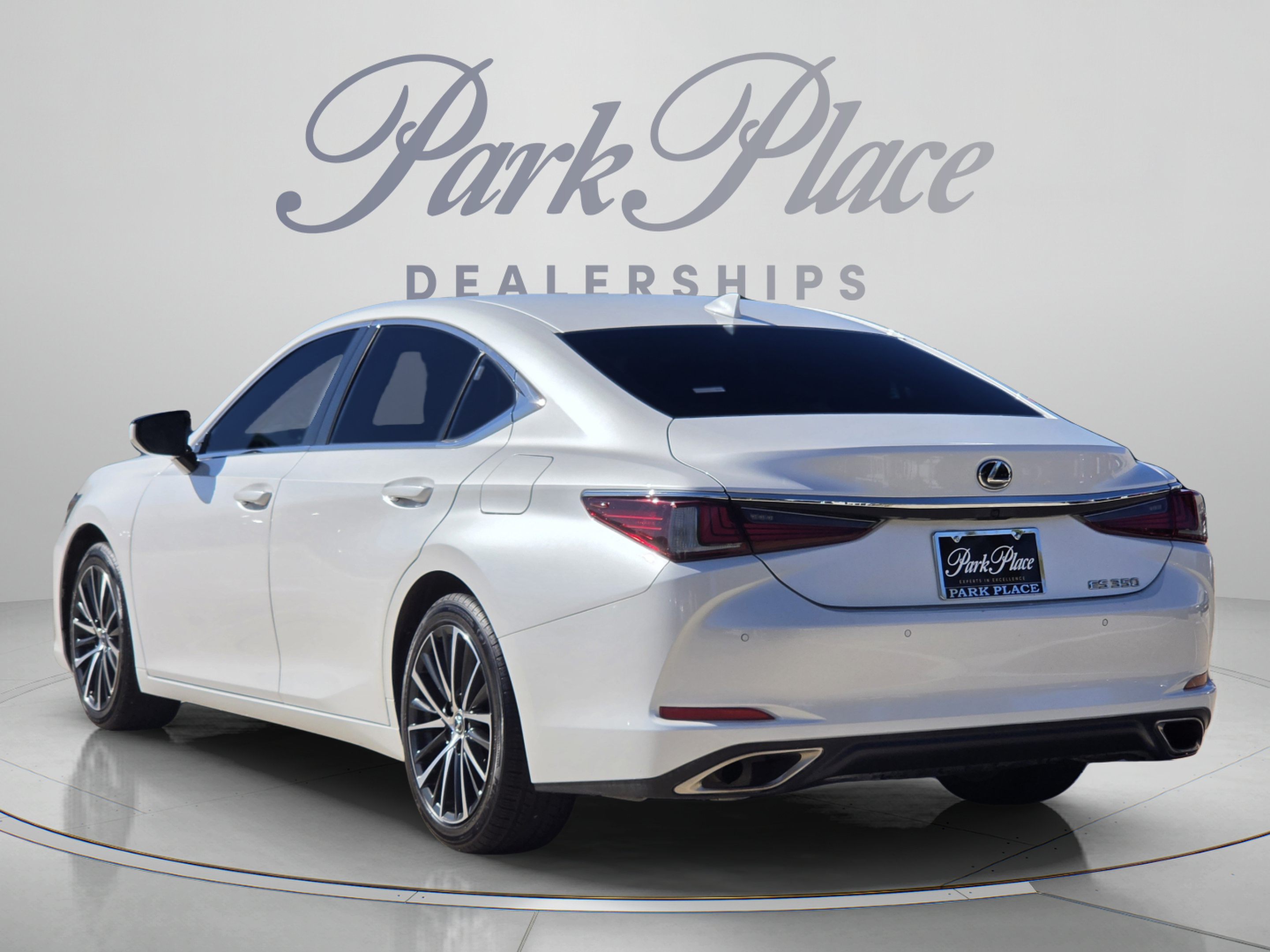 Used 2024 Lexus ES 350 w/ Premium Package FWD image 3