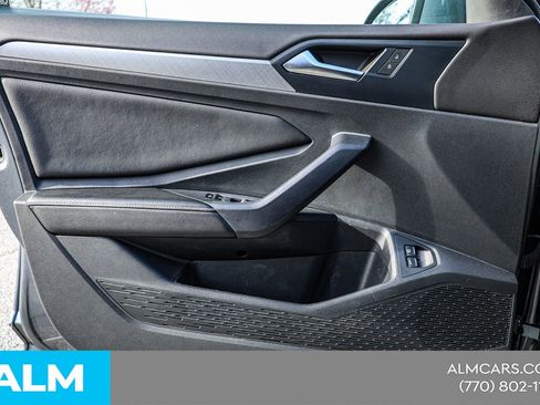 Used 2024 Volkswagen Jetta SE image 38