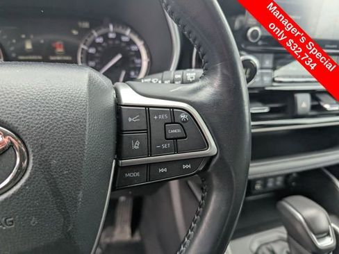 Used 2022 Toyota Highlander XLE image 19