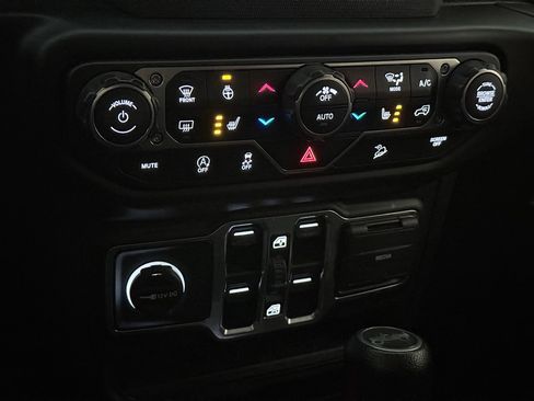 Used 2019 Jeep Wrangler Unlimited Sport S image 34