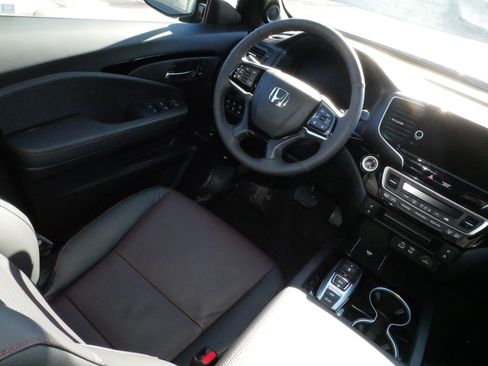 Certified 2026 Honda Ridgeline Black Edition image 9