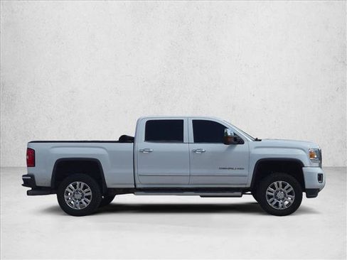 Used 2015 GMC Sierra 2500 Denali w/ Duramax Plus Package AWD/4WD image 4