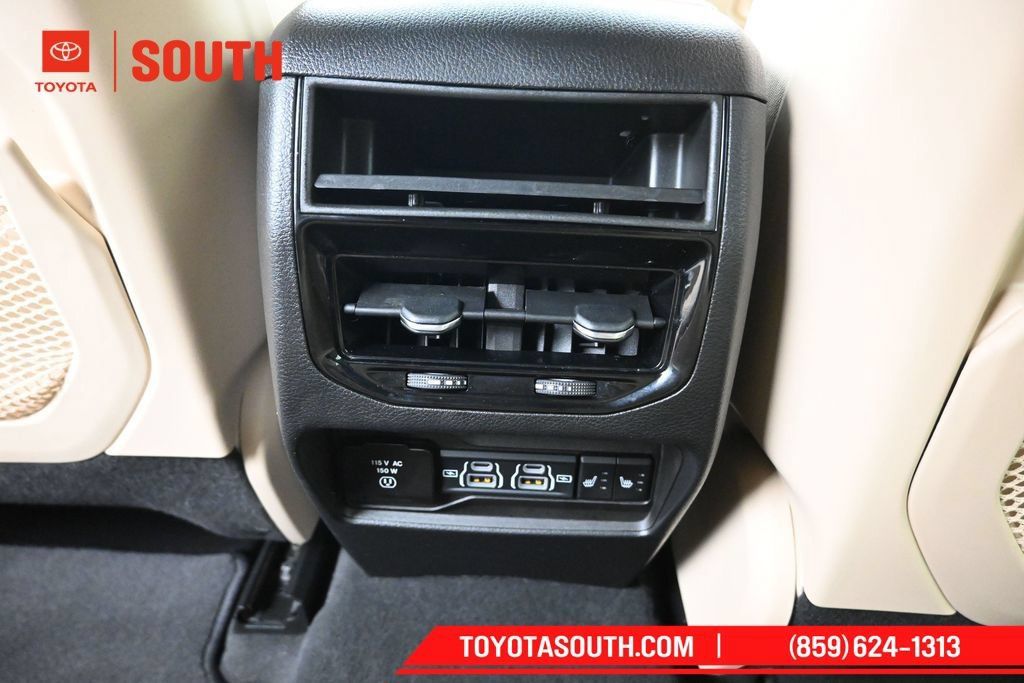 Used 2023 Jeep Grand Cherokee Limited w/ Luxury Tech Group II AWD/4WD image 32