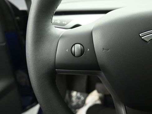 Used 2022 Tesla Model Y Long Range image 14