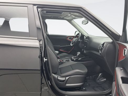 Used 2025 Kia Soul GT-Line w/ GT-Line Technology Package image 19