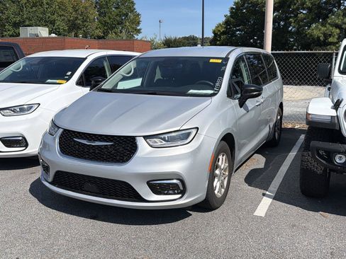 Used 2024 Chrysler Pacifica Touring-L FWD image 1