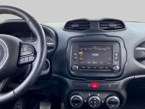 Used 2017 Jeep Renegade Altitude FWD image 7