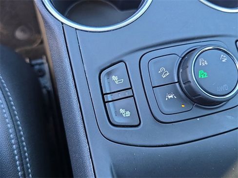 Used 2024 GMC Terrain SLT image 18