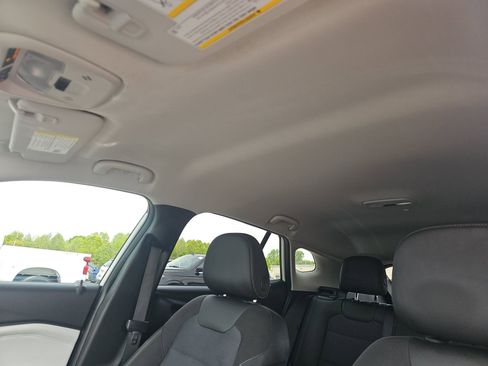 Used 2025 Chevrolet Trax LT w/ LT Convenience Package image 20