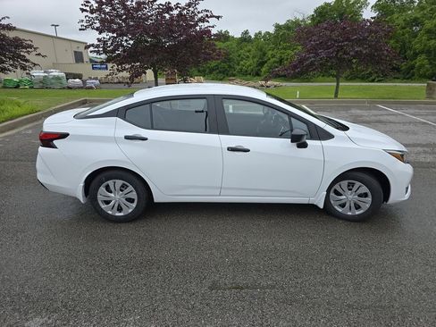 Used 2025 Nissan Versa S w/ Trunk Package image 10