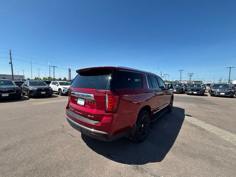 Used 2021 GMC Yukon XL SLT w/ SLT Luxury Plus Package AWD/4WD image 5