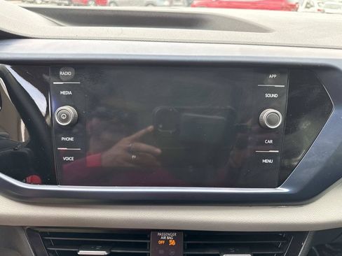 Used 2022 Volkswagen Taos SE w/ Panoramic Sunroof Package FWD image 27