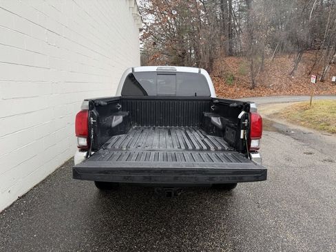 Used 2022 Toyota Tacoma SR5 image 19