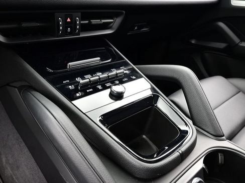 Certified 2025 Porsche Cayenne AWD/4WD image 11