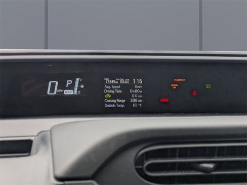 Used 2015 Toyota Prius C Four image 31