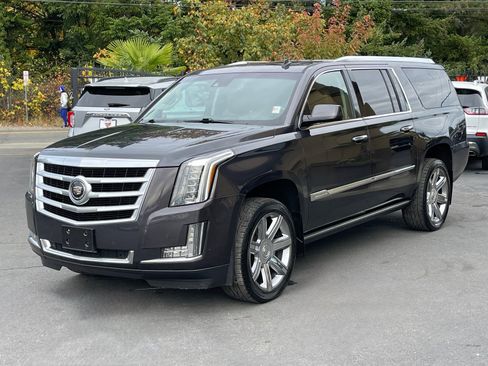 Used 2015 Cadillac Escalade ESV Premium image 3