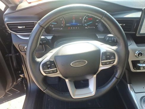 Certified 2022 Ford Explorer XLT w/ Equipment Group 202A AWD/4WD image 20