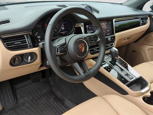 Used 2025 Porsche Macan AWD/4WD image 9
