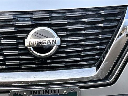 Used 2021 Nissan Rogue SV image 11