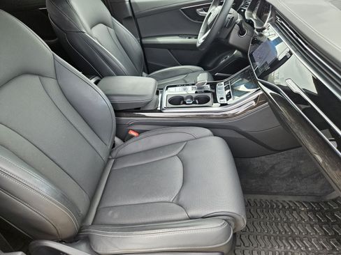 Used 2025 Audi Q8 Prestige AWD/4WD image 6