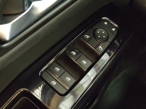 Used 2022 Nissan Pathfinder SV FWD image 27