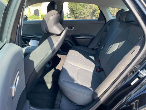 Used 2025 Kia K4 LXS image 28