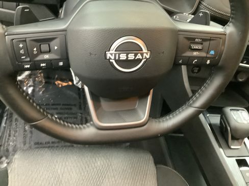 Used 2025 Nissan Rogue SV FWD image 14
