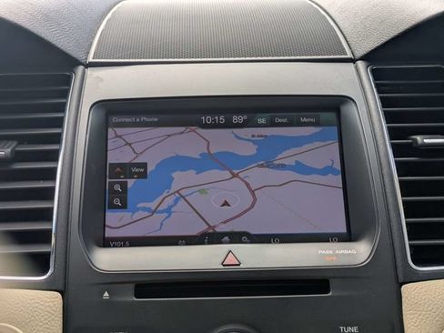 Used 2013 Ford Taurus SEL FWD image 20