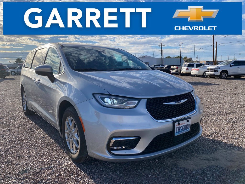 Used 2023 Chrysler Pacifica Touring-L FWD image 1