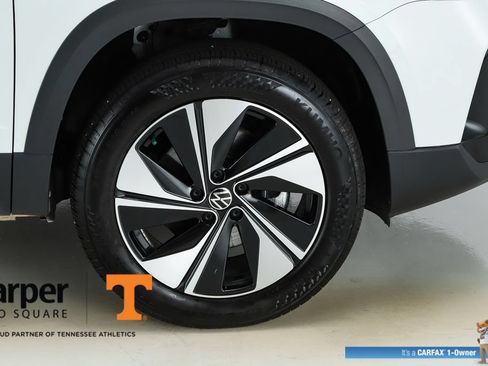 Used 2025 Volkswagen Taos SE w/ Panoramic Sunroof Package AWD/4WD image 52