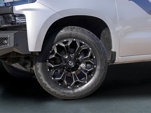 Used 2019 Chevrolet Silverado 1500 Custom w/ Custom Convenience Package image 4