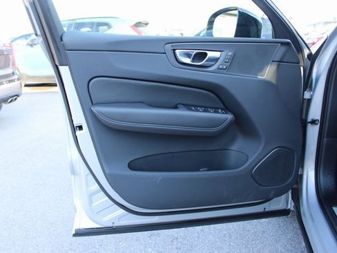 Used 2025 Volvo XC60 B5 Plus image 10