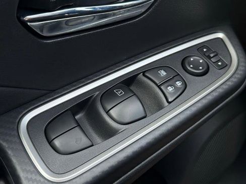 New 2025 Nissan Versa SR w/ Trunk Package image 20