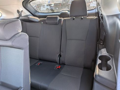 Certified 2023 Toyota Highlander LE image 18