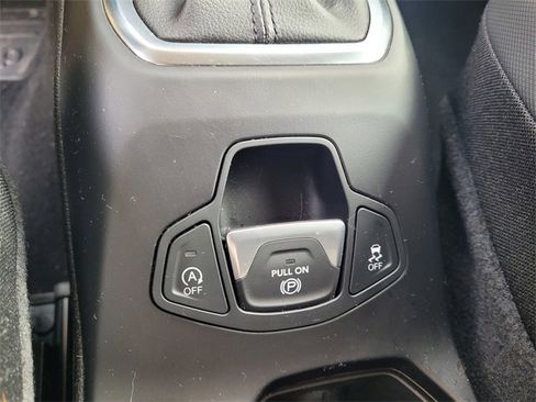 Used 2023 Jeep Renegade Altitude image 22