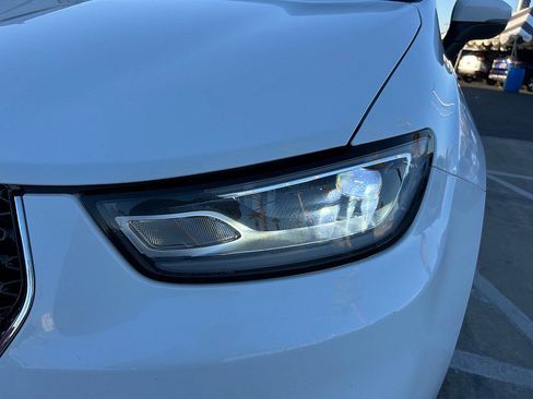 Used 2023 Chrysler Pacifica Touring-L image 9