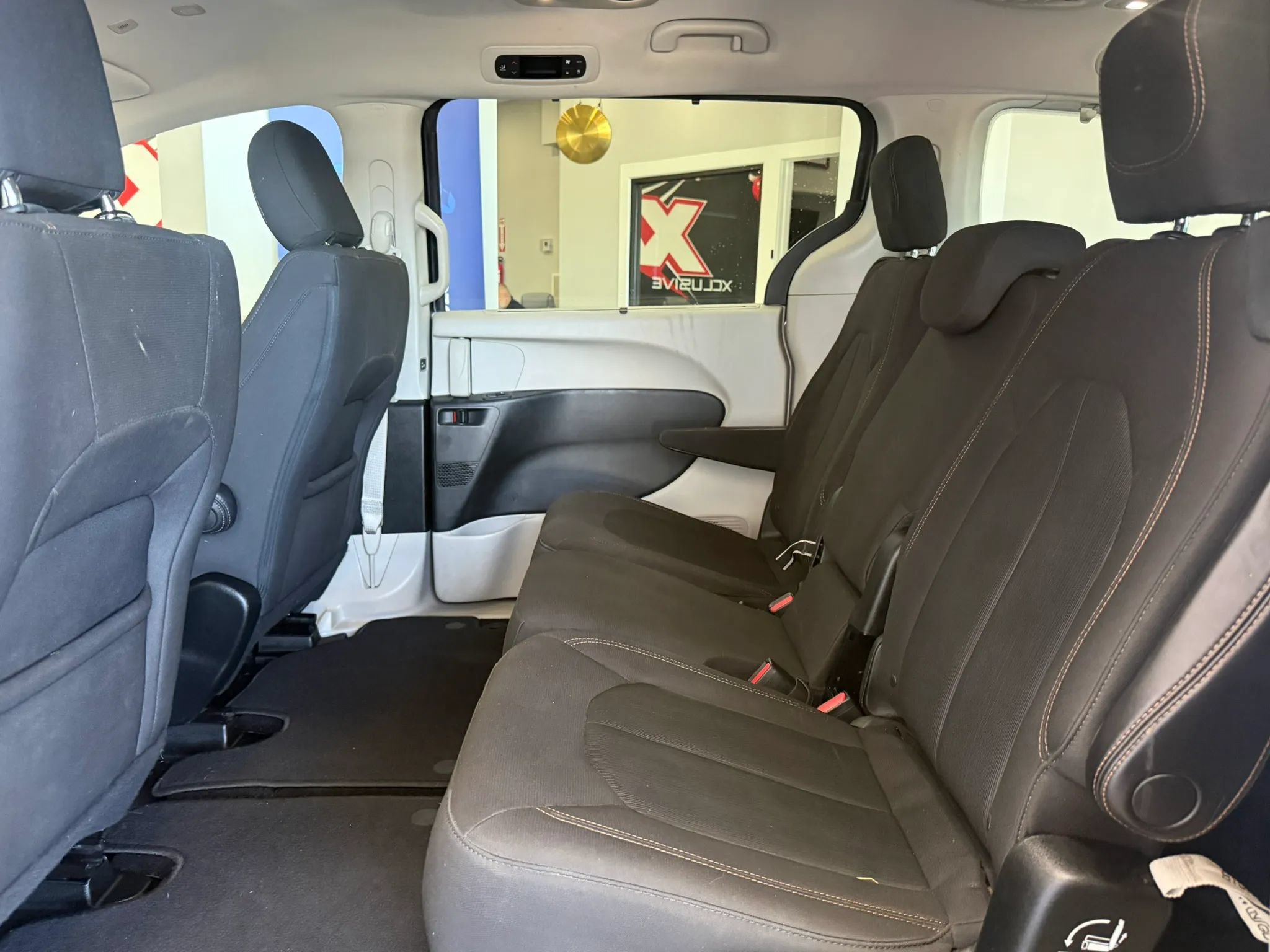 Used 2018 Chrysler Pacifica Touring Plus w/ Tire & Wheel Group FWD image 35