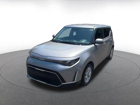 Used 2025 Kia Soul LX w/ LX Technology Package FWD image 7
