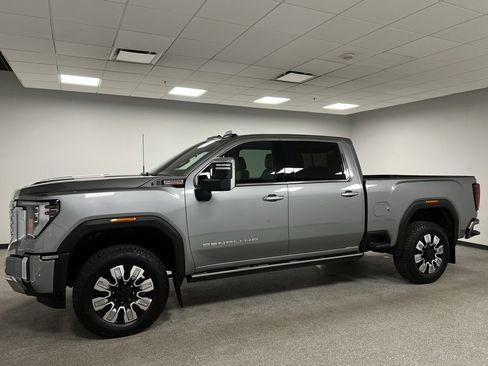 Used 2024 GMC Sierra 2500 Denali w/ Denali Reserve Package image 7