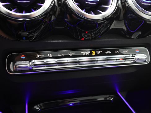 Used 2022 Mercedes-Benz GLB 35 AMG 4MATIC image 47