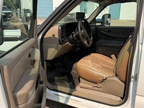 Used 2005 Chevrolet Silverado 2500 W/T RWD image 15