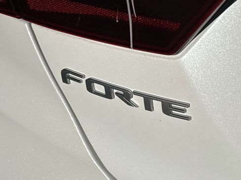 Used 2023 Kia Forte LXS image 7