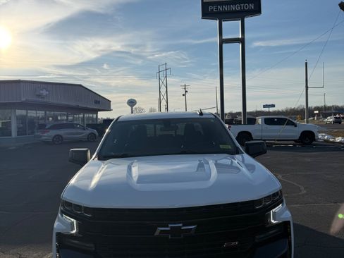 Used 2021 Chevrolet Silverado 1500 LT Trail Boss w/ Convenience Package II AWD/4WD image 2