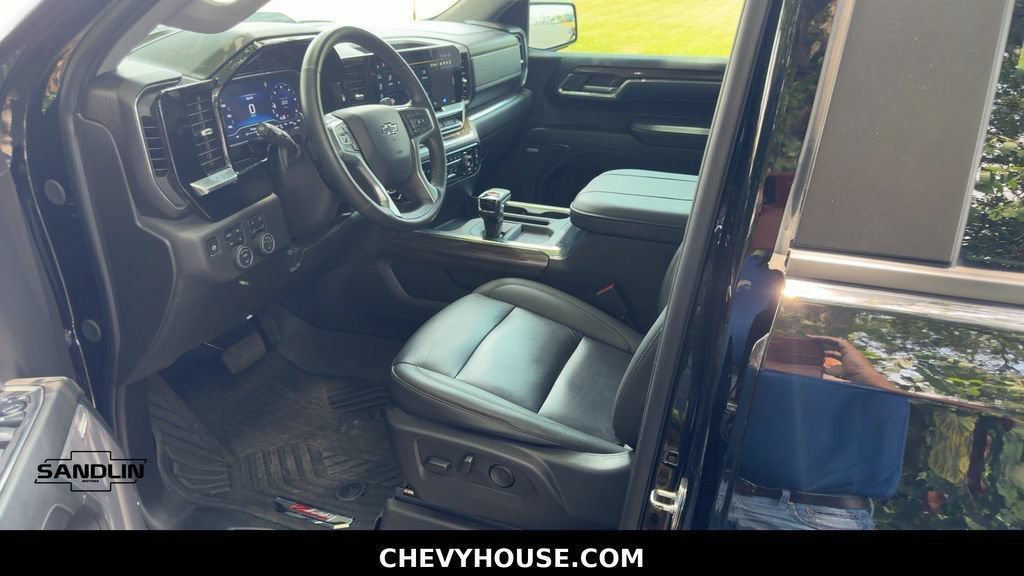Used 2024 Chevrolet Silverado 1500 LT Trail Boss w/ LT Trail Boss Premium Package AWD/4WD image 11