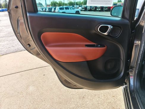 Used 2014 FIAT 500L Trekking w/ Popular Equipment Group FWD image 11