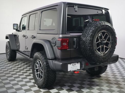 Used 2025 Jeep Wrangler Unlimited Rubicon AWD/4WD image 4