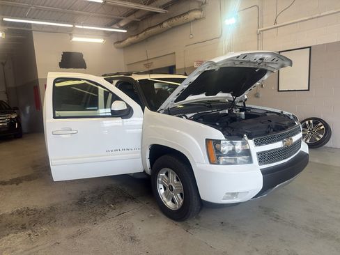 Used 2011 Chevrolet Avalanche LT w/ Luxury Package image 7