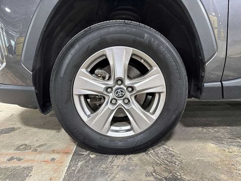 Used 2022 Toyota RAV4 LE AWD/4WD image 10